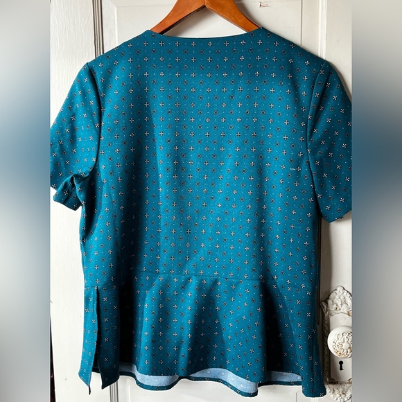 Banana Republic s/s Blouse (M) - Picture 2 of 6